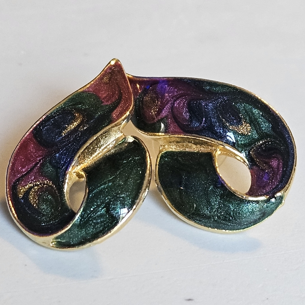 Beautiful swirl enamel earrings with gold tone